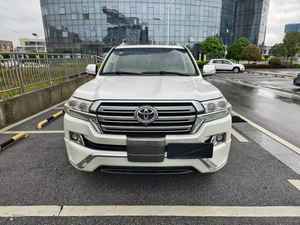 Toyota <span class=keywords><strong>Land</strong></span> <span class=keywords><strong>Cruiser</strong></span> LC200 d'<span class=keywords><strong>occasion</strong></span>, SUV 2015, 4.0L V6, édition limitée Moyen-Orient, 4x4, véhicule tout-terrain - Product Image 2
