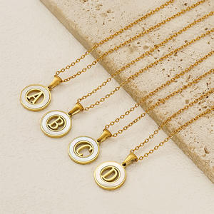 Commercio all'ingrosso 304 in acciaio inox 18K oro 26 <span class=keywords><strong>lettere</strong></span> rotondo bianco guscio di moda gioielli lettera ciondolo collane per le donne - Product Image 4