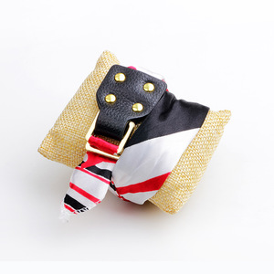 Bracelet à perles tendance, rayé rouge, blanc et noir, avec boucle dorée, pour femme, accessoire de bijouterie - Product Image 2