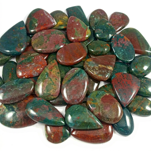 Cabochons en agate sanguine naturelle en gros avec des taches vertes et rouges profondes, parfaits pour les bagues, les pendentifs et la fabrication de bijoux - Product Image 1