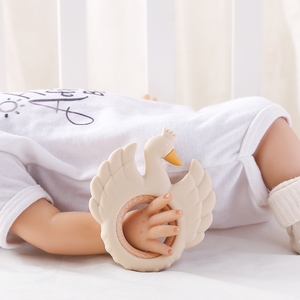 Jouet à mâcher à dents de cygne pour bébé, matériau en bois et silicone <span class=keywords><strong>avec</strong></span> hochet, sucette en forme d'ours, échantillons gratuits - Product Image 5