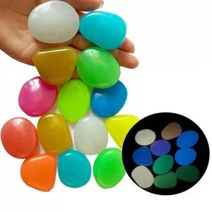 Décorations de <span class=keywords><strong>jardin</strong></span> pour aquarium Glow in the Dark Pebble Stones Glowing Luminous Lighting Fluorescent Cobbles - Product Image 1