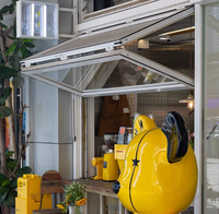 Portes pliantes verticales en alliage d'aluminium personnalisées avec finition grain de bois, insonorisées et isolantes thermiquement pour les salons de thé