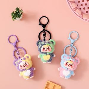 Llavero de peluche con diseño de oso de dibujos animados en 3D, de piel sintética suave, con mosquetón para bolso o coche. - Product Image 4
