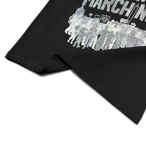 เสื้อยืดพิมพ์ลายกราฟิกสไตล์วินเทจสำหรับผู้ชาย รุ่น Million Souls Marching ผ้าฝ้าย 100% ทรงหลวม สวมใส่สบาย เสื้อผ้าผู้ชาย ODM OEM - Product Image 5