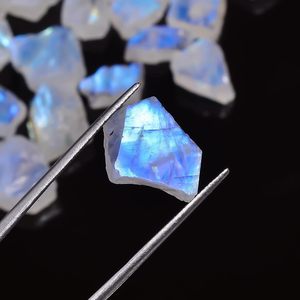 Gemkora - Cadena de Cuentas de Piedra Lunar Arcoíris Natural de 50 Quilates, Cristales Crudos Irregulares, Unisex, para Adultos, para Hacer Joyas, Sanación de Chakras - Product Image 5