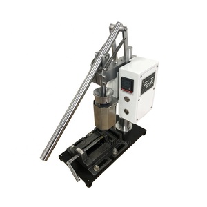 Máquina de Moldeo por Inyección Vertical Manual Eléctrica para Micropreformas RT-129A con Tornillo para Materiales HDPE/PET/EVA/PC/ABS/PPR/PVC/PP/PA - Product Image 5