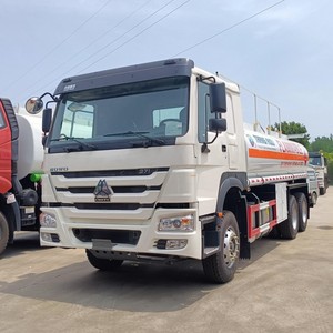 รถบรรทุกน้ำมันเคลื่อนที่ HOWO 6x4 25000 ลิตร พร้อมปั๊มน้ำมันดีเซล สำหรับงานเหมืองและก่อสร้าง - Product Image 2