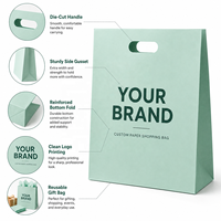 Sac de courses en papier classique durable personnalisé avec poignées torsadées, fermeture magnétique, ruban découpé, matériaux recyclés écologiques pour la vente au détail