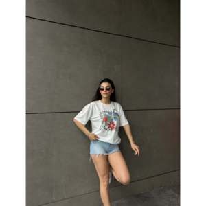 T-shirt à imprimé floral pour femme, 100% coton jersey, manches régulières, respirant, impression sérigraphique - Product Image 1