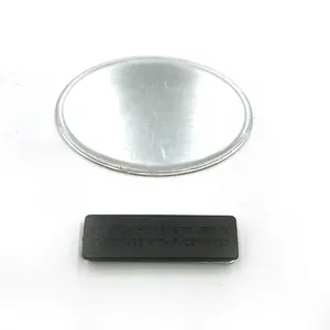 Distintivo di forma ovale in metallo con nome vuoto con magnete