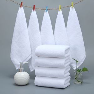 Serviette de toilette blanche personnalisée pour hôtel, petite, en coton 100% - Product Image 1