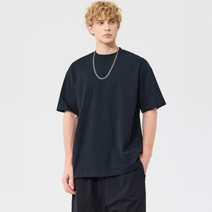 เสื้อยืดคอกลมแขนสั้นสีเทาสำหรับผู้ชาย ผ้าฝ้าย 100% ทรงปกติ ใส่ได้ทุกฤดู สีพื้น ย้อมแบบเรียบ - Product Image 2