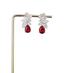 Boucles d'oreilles géométriques de luxe pour femmes, boucles d'oreilles pendantes modernes en cercle creux, bijoux de mode, vente en gros de bijoux en diamant - Product Image 1