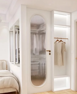 Système de dressing sur mesure en <span class=keywords><strong>bois</strong></span> <span class=keywords><strong>massif</strong></span> multicouche moderne, disposition personnalisée pour une chambre à coucher parfaitement aménagée - Product Image 1