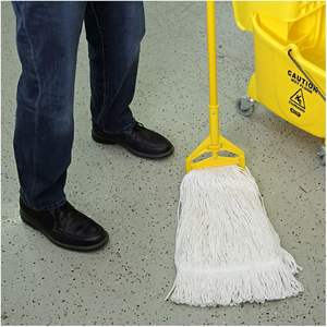 Cabezales de mopa húmeda de algodón blanco de 16 oz Boardwalk, con extremo cortado, juego de 12 por caja con cesta de plástico rectangular, equipo de limpieza para el hogar - Product Image 6