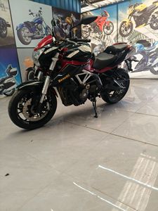 Motocyclette à essence d'occasion Benelli Huanglong, quatre cylindres, refroidie par eau, 600 cm³ - Product Image 3