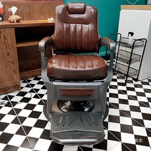 Sillón de Barbería Reclinable Hidráulico de Aluminio y Cuero Sintético Negro Esmerilado Moderno, Ecológico y Duradero, Giratorio 360° para Sala de Estar - Product Image 5