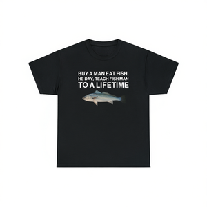 Camiseta divertida con meme: Compra una camiseta irónica y sarcástica con la frase 'Compre un hombre, coma pescado, haga que el hombre le enseñe al pez a ser un hombre de por vida'. Camiseta divertida y atrevida. - Product Image 2
