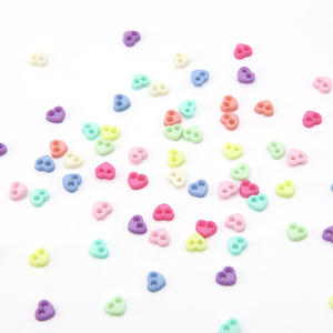 כפתורי לב שטוחים מיני 4 מ\\\"מ בצבעי ממתקים מתוקים, בצורת לב, עשויים שרף, לתפירה, סיטונאי, עשה זאת בעצמך - Product Image 1