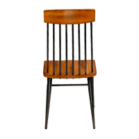 Chaise d'appoint moderne à dossier en forme de fuseau, pieds en métal noir, assise en bois massif, finition thermolaquée, pour café, bistrot, restaurant, vente en gros