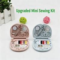 Mini kit de couture portable 100 % polyester teint résistant à l'abrasion – Boîte de voyage avec aiguilles et fils pour la couture de vêtements et la maison
