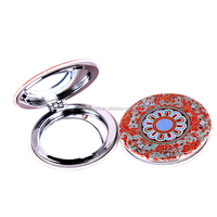 Cadeaux promotionnels publicitaires en cuir PU personnalisables - Miroirs cosmétiques pliables à motifs de dessins animés avec des fonctionnalités personnalisées