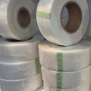 65G 9*9mm haute qualité <span class=keywords><strong>fibre</strong></span> <span class=keywords><strong>de</strong></span> <span class=keywords><strong>verre</strong></span> auto-adhésif maille cloison sèche Joint ruban <span class=keywords><strong>fibre</strong></span> <span class=keywords><strong>de</strong></span> <span class=keywords><strong>verre</strong></span> sec <span class=keywords><strong>mur</strong></span> ruban pour matériaux <span class=keywords><strong>de</strong></span> construction - Product Image 2