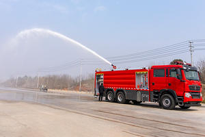 Sinotruk HOWO 6X4 10000 litres <span class=keywords><strong>camion</strong></span> multifonctionnel de lutte contre l'incendie en mousse d'eau pour les interventions d'urgence - Product Image 2