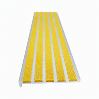 Profilé de marche d'escalier en aluminium commercial moderne, toutes longueurs, pour extérieur, avec finition abrasive de sécurité