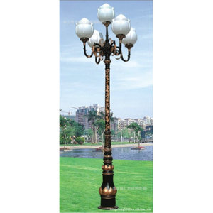 Elegante Lámpara de Jardín Exterior de Bronce con LED, Farola de Múltiples Cabezas para Iluminación de Patio - Product Image 2