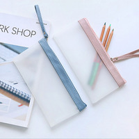 Étui à crayons transparent en PVC mignon avec logo personnalisé, pochette à crayons transparente en PVC avec fermeture éclair et poignée