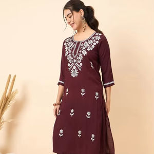 Motivos étnicos granate bordados Chikankari puro algodón Kurta con pantalón - Product Image 1