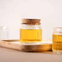 Vente en gros de pots en verre mini transparents texturés de 50 ml de qualité alimentaire avec couvercles en liège pour miel, confiture, gelée, pudding et desserts