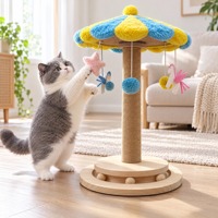 Tiang Garukan Kucing dari Sisal dengan Kanopi Payung Bulu Warna-warni, Mainan Burung Pom Pom Gantung, Bola Putar, Aktivitas Anak Kucing