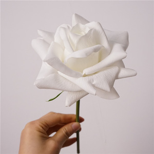 Rosas Artificiales de Tallo Corto al por Mayor, Rosas Blancas, Rojas y Color Marfil, Cabezas de Rosas de Alta Calidad con Tacto Real - Product Image 1