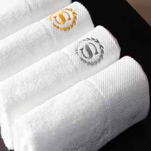 Ensemble de serviettes de bain, de visage et de mains en coton 100% de qualité hôtelière 5 étoiles, blanches, douces, absorbantes, imprimées, séchage rapide, luxe hôtelier, 400 g/m² - Product Image 3