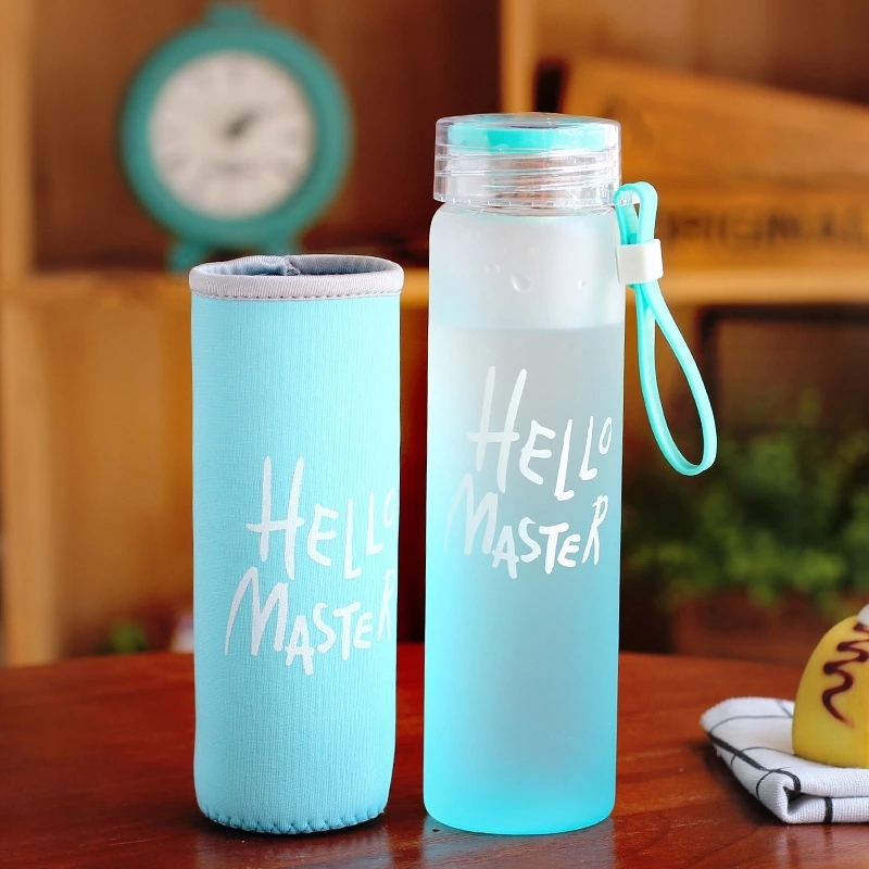 420ml Logo Personnalisé Réutilisable Dégradé En Verre Givré Bouteille D'eau Avec Manchon