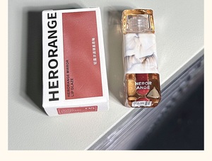 HERORANGE Dew Mirror Lip Glaze ไม่ติดแก้ว ติดทนนาน สีนมกาแฟไทย ฉ่ำวาวดุจคริสตัล เจลลี่สีแดง ลิปกลอสสำหรับสาวๆ - Product Image 3