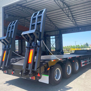 Semi-remorque surbaissée à trois essieux personnalisée avec échelle hydraulique pour le transport de rouleaux d'excavatrice, spéciale chantiers de construction - Product Image 2