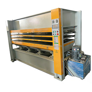 Presse à chaud automatique PLC pour le travail du bois, pour le laminage électrique hydraulique de surfaces en bois massif, de placages, de contreplaquages et de panneaux MDF, pour portes - Product Image 1
