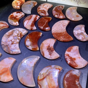 Kindfull Vente en gros Agate rouge de haute qualité Cornaline Fleur Sardonyx Fabriqué à la main Cristal de guérison Lune pour la décoration intérieure - Product Image 1