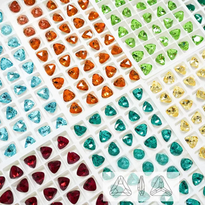 Accesorios de joyería DIY con forma de triángulo con base puntiaguda K9, diamantes de cristal de colores, diamantes decorativos para ropa, zapatos y bolsos - Product Image 2