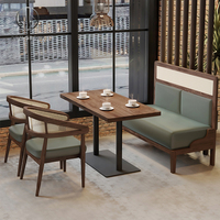 Ensemble de mobilier de restaurant Ron Group : table et chaises en cuir et bois, idéal pour café, fast-food et espace commercial