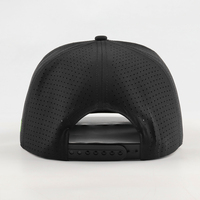 Gorra de Béisbol de 5 Paneles de Alta Calidad Personalizada con Cuerda y Logo de Goma PVC, Sombrero Impermeable Perforado con Agujeros Cortados a Láser, Gorra de Golf de Alto Rendimiento Estilo Dad Hat