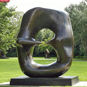 Sculpture d'art contemporain YOUFINE en bronze coulé, anneau creux abstrait, style Henry Moore, pour <span class=keywords><strong>parc</strong></span> et place publique - Product Image 1
