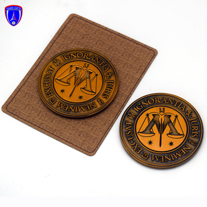 Bilancia per Monete Antica di Alta Qualità in Oro, con Spada e Scettro, Maxim in Latino: 'Excusat Ignorantia Non Iuris' (Estate per l'ignoranza non è scusa per il diritto) - Product Image 2