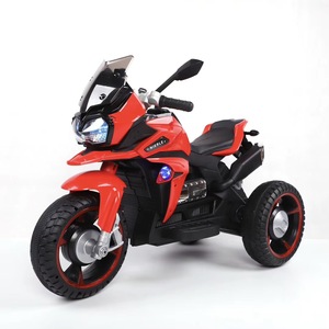 Vélo de sport moderne et épuré pour enfants, voiture de course à 3 roues sécurisée avec phares LED pour les activités des tout-petits - Product Image 1