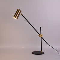 Lampe de table d'inspection brillante intérieure à base de métal réglable et dorée brossée pour hôtel