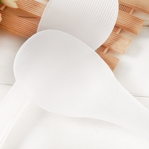 Cuchara para arroz de plástico transparente engrosado con mango para olla arrocera de uso doméstico - Product Image 2